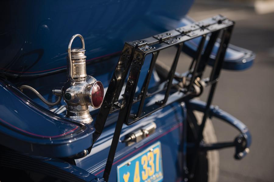 Детали экстерьера Pierce-Arrow Model 48B 5-Passenger Touring 1913 года  (фото 13 из 25)